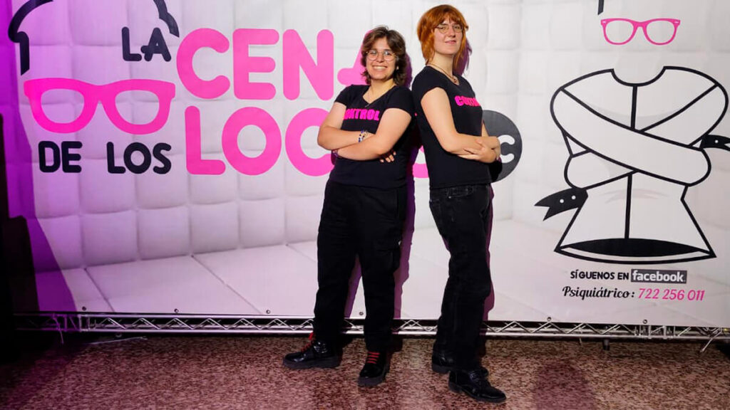 Andrea Solaris y Ana Ventura, equipo de coordinación y control de acceso de La Cena de los Locos